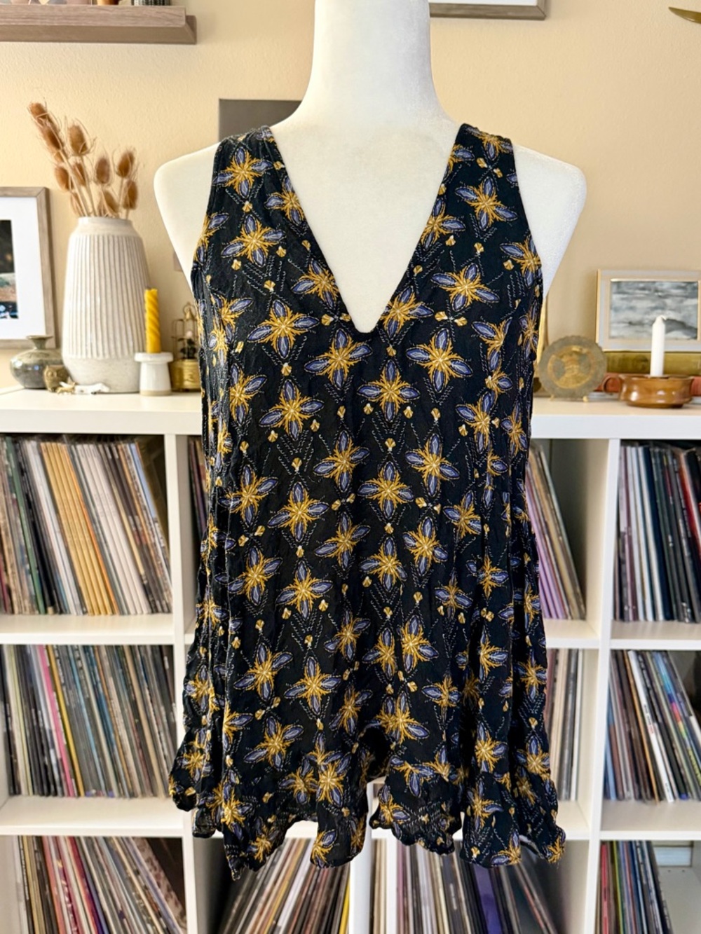 Intimately Free People Size Large Flowy Boho V Neck Sleeveless Top